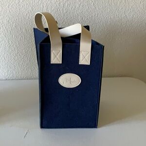 4 bottle velvet carrier